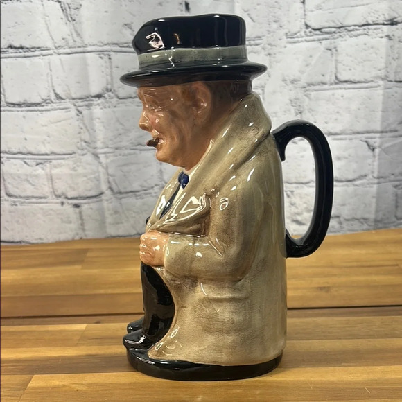 Royal Dalton Winston Churchill Mug - Picture 4 of 8